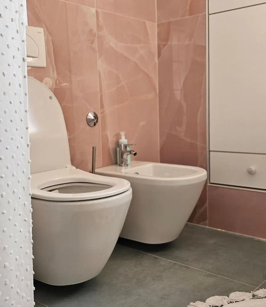 Nuci'S Place, Lovely Apt With Balcony Near Blloku Tirana Albanien